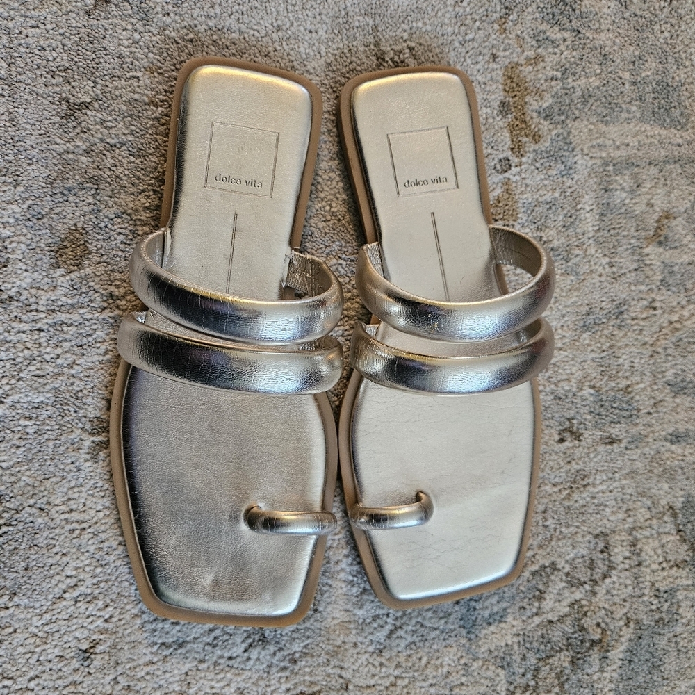 Dolce Vita Light Gold Metallic Nixia Sandals Size 7 Puffer Toe Strap Sandals - Picture 2 of 6
